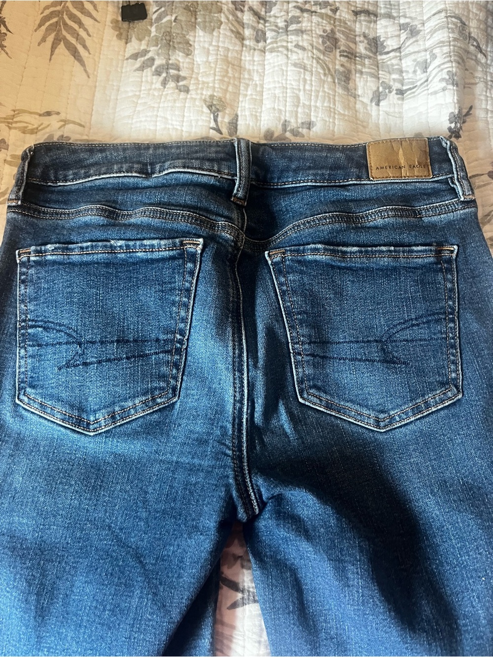 American Eagle Outfitters Women's Dark Blue Skinny Jeans - Back Pocket Detail